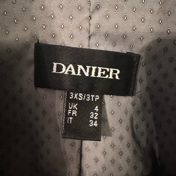 Danier leather jacket - Picture 5 of 7